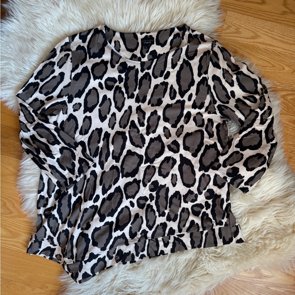 Chic Leopard Print Long Sleeve Blouse